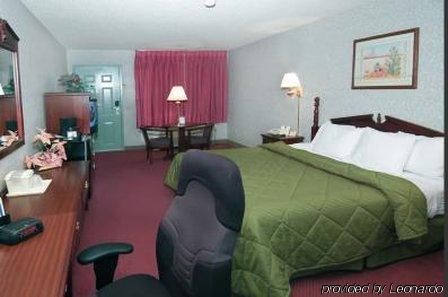 Premier Inn And Suites Erick Room photo